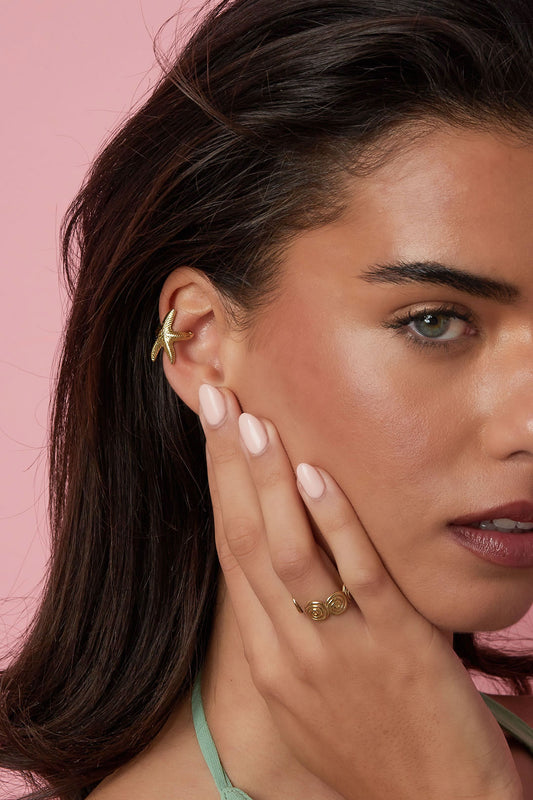 Starfish-shaped ear cuff