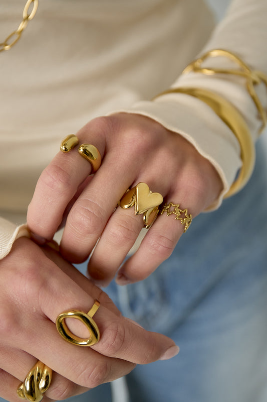 Statement ring with drop details and heart