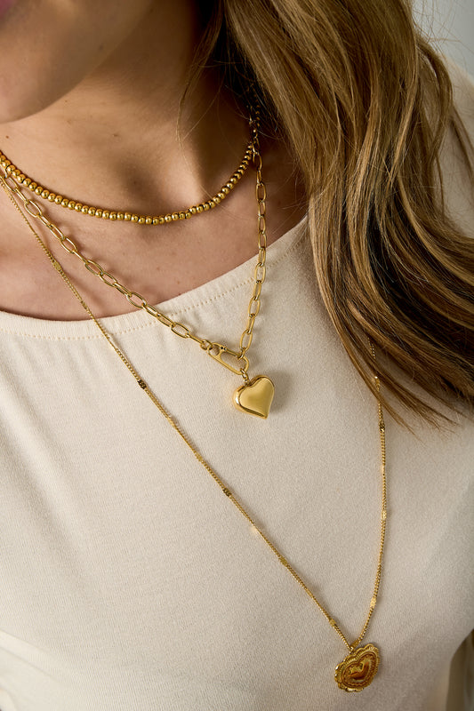 Necklace hanging heart with front closure